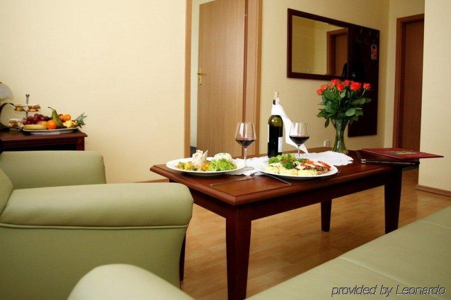 Hotel Arkadia Legnica Extérieur photo
